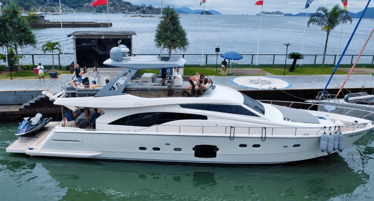 Ferretti 74